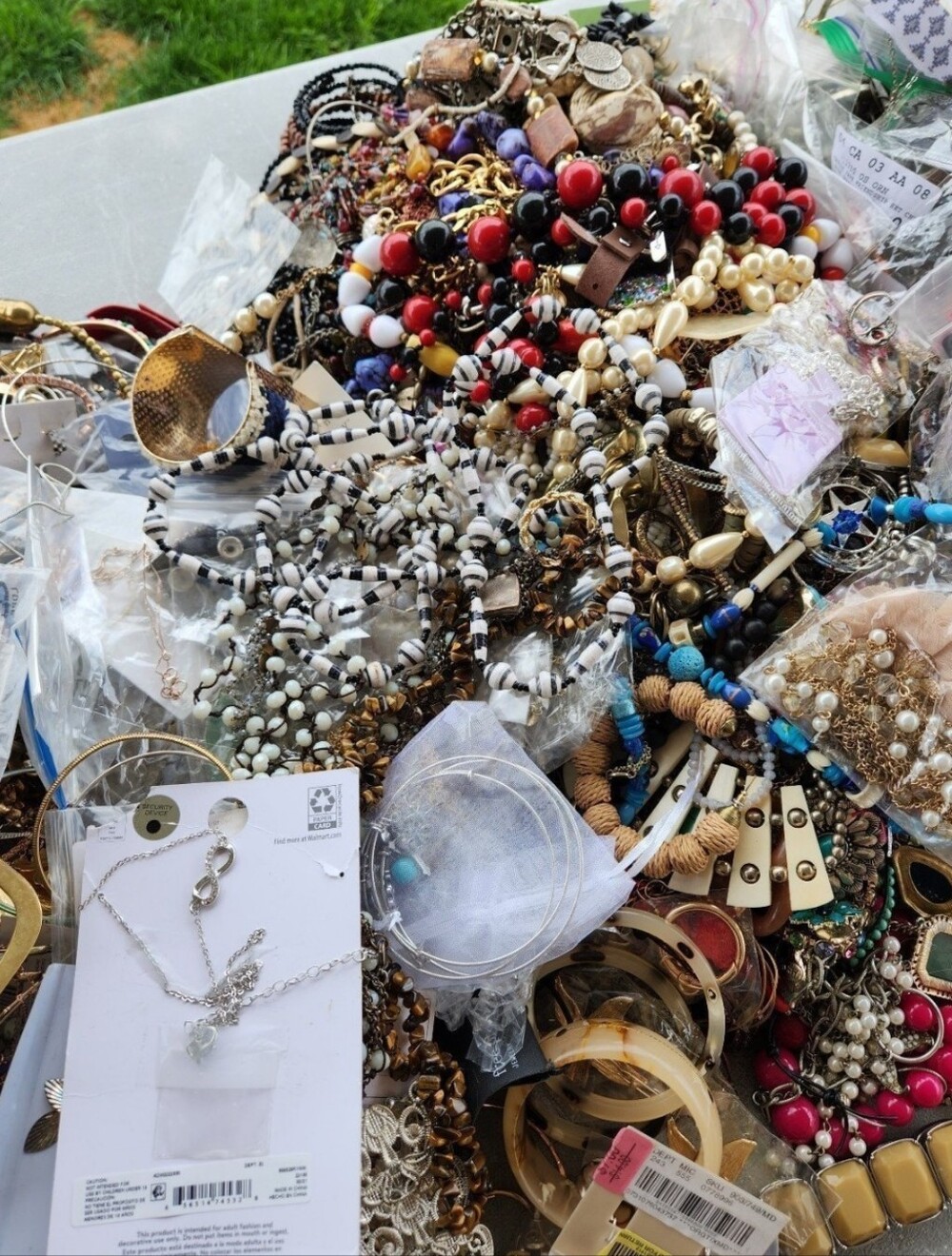 3 pounds jewelry lot costume vintage rings necklaces bracelets earrings pins
